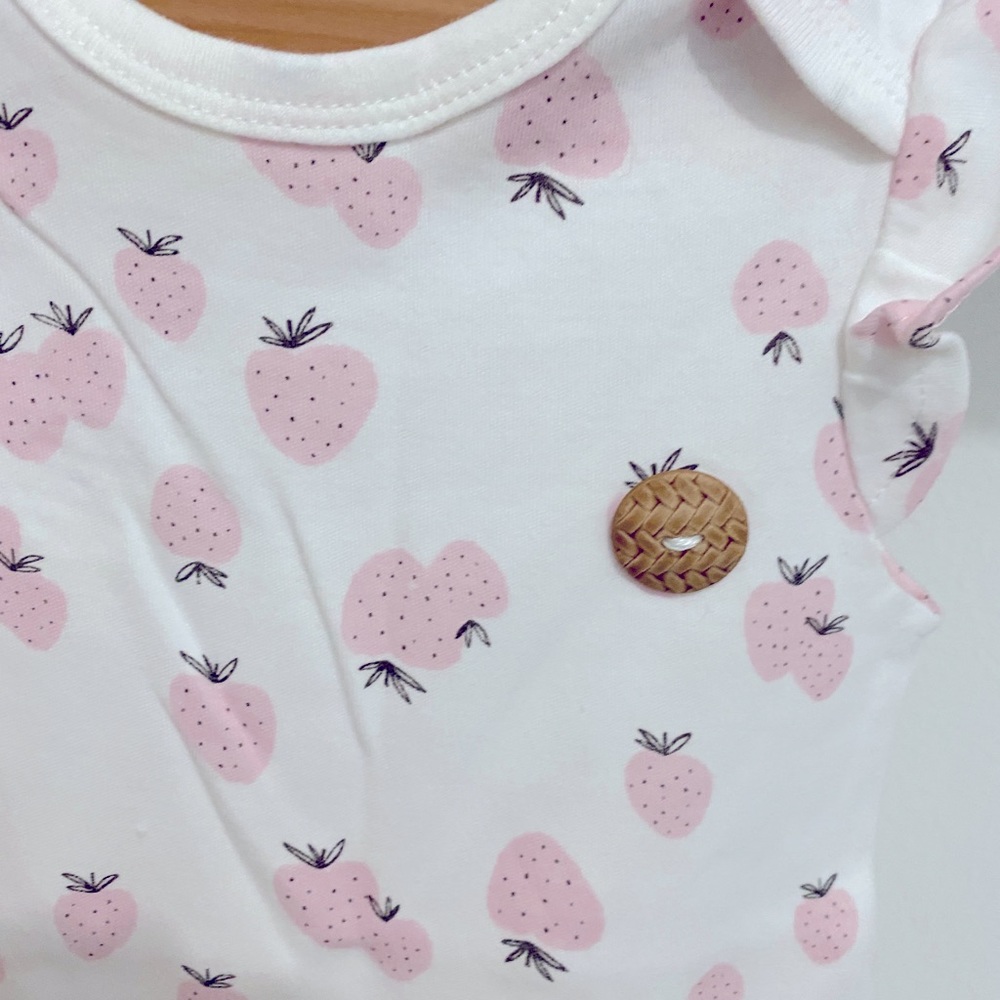 Onesie strawberry 🍓 surprise